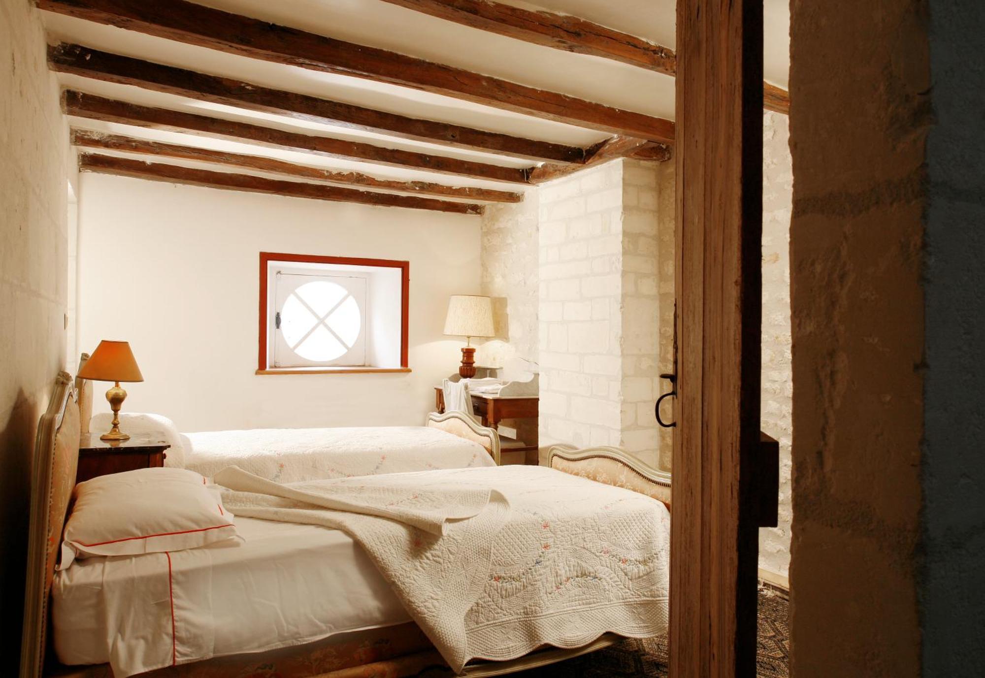 La Porte Rouge - The Red Door Inn Saintes Buitenkant foto