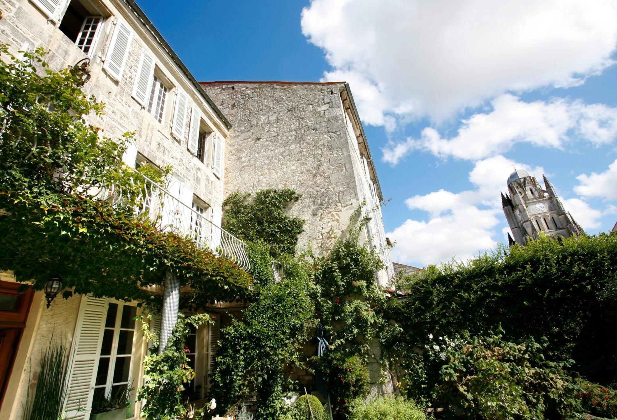 La Porte Rouge - The Red Door Inn Saintes Buitenkant foto