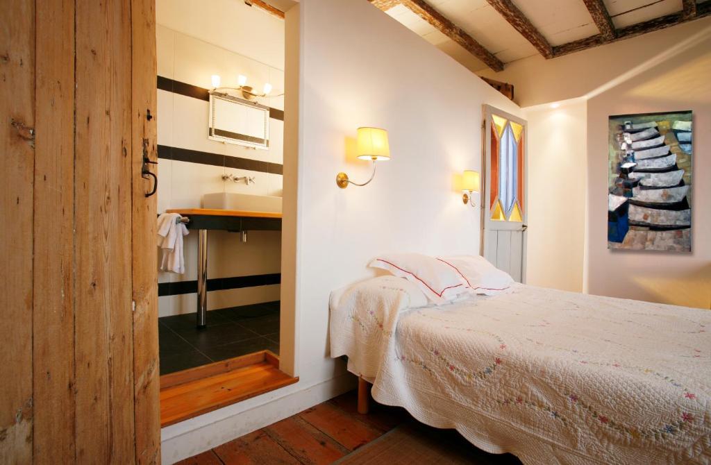 La Porte Rouge - The Red Door Inn Saintes Kamer foto