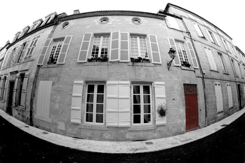 La Porte Rouge - The Red Door Inn Saintes Buitenkant foto